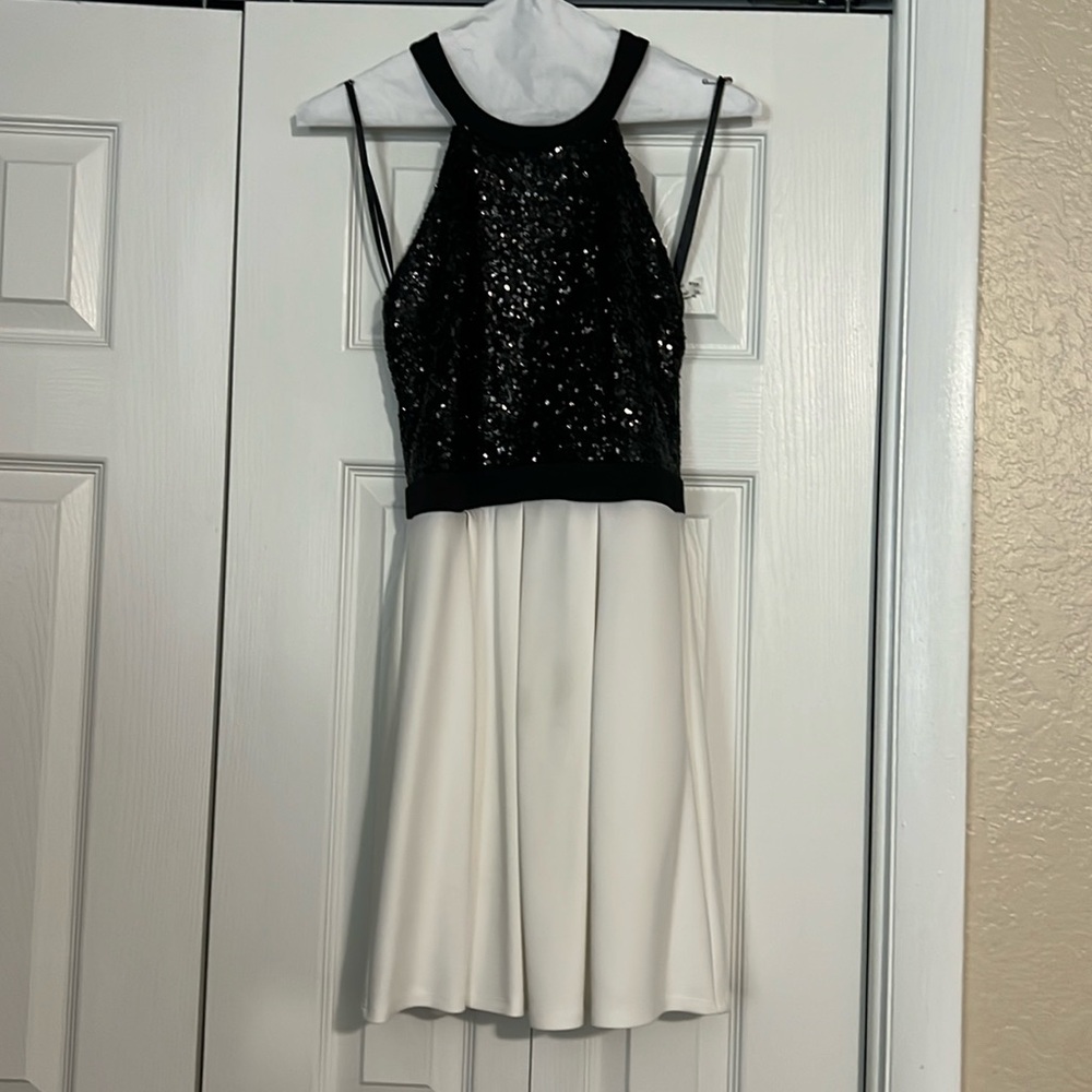 B. Darlin Juniors Cocktail Homecoming Dress Size 3/4